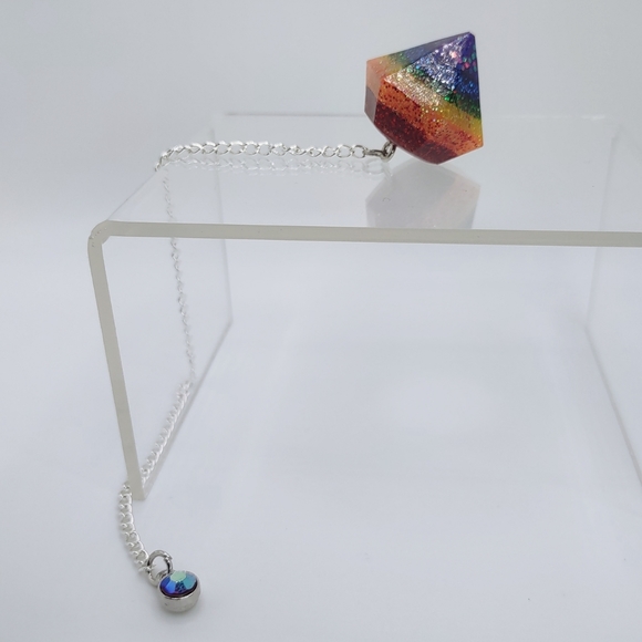 Rainbow sparkled handcrafted resin dowsing pendulum silver tone chain - Picture 4 of 12
